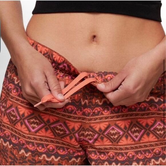 Patagonia Women's Outdoor Barely Baggies Aztec Shorts XS Brown Orange Gorpcore - Picture 8 of 8